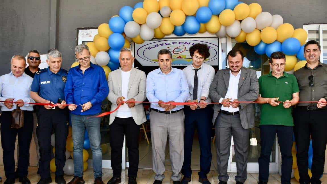 SİLİFKE FEN LİSESİ’NDE BİLİM ŞÖLENİ: TÜBİTAK 4006 BİLİM FUARI’NA YOĞUN İLGİ